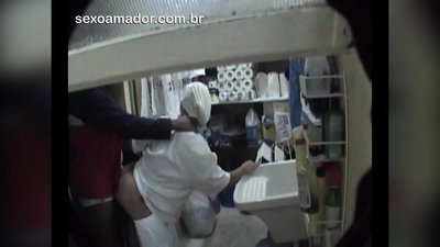 モテ男、配達の合間にレストランで掃除婦とSEX