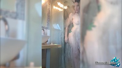 淫らなお尻をした赤ちゃんがシャワーでオナニー